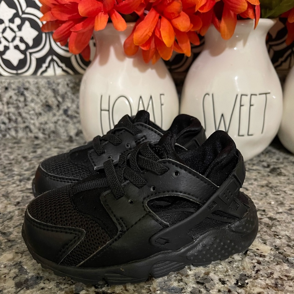 Black Nike Huarache